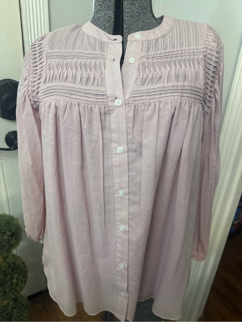 Women’s Stitch Pink Pintuck Button-Front Flowy Blouse Small